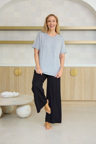 Model wears a S. She is a size 10/12 and is 175cm tall.