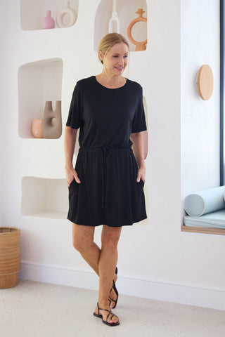 Model wears a S.She is a size 10/12 and is 175cm tall.