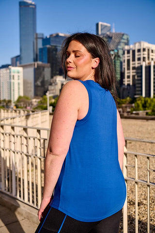 Model wears a XL. She is size 16 and 175cm tall.