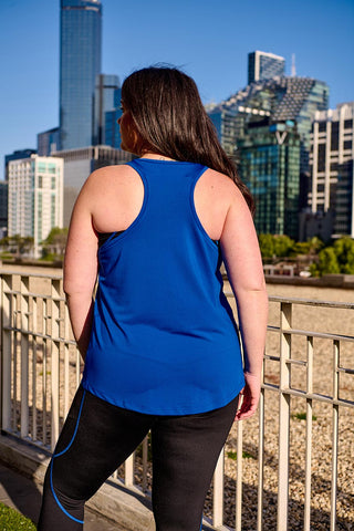 Model wears an XL. She is size 16 and is 175cm tall.