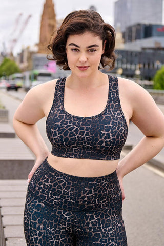 Model wears a L. She is a size 16, wears a 14DD bra and is 172cm tall.
