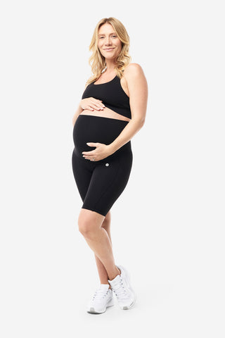 Model wears a size M. She is size 10 and 167cm tall.