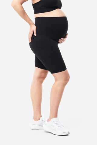 Model wears a size M. She is size 10 and 167cm tall.
