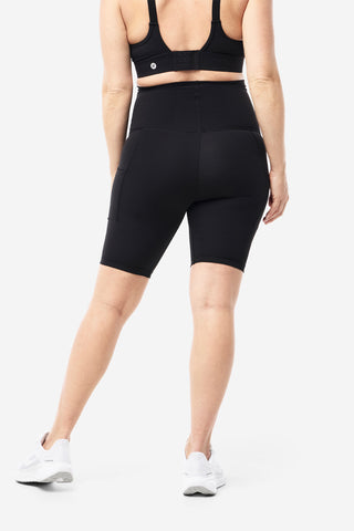 Model wears a size M. She is size 10 and 167cm tall.