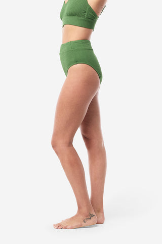 Model wears a size S. She is size 8 and 174cm tall.