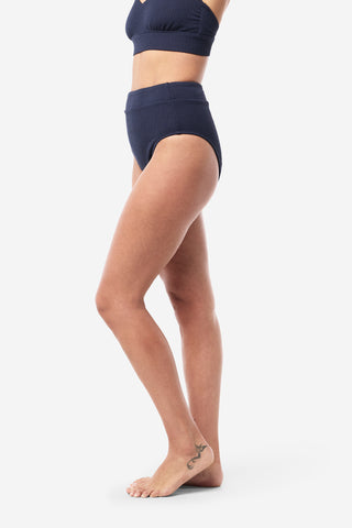 Model wears a size S. She is size 8 and 174cm tall.