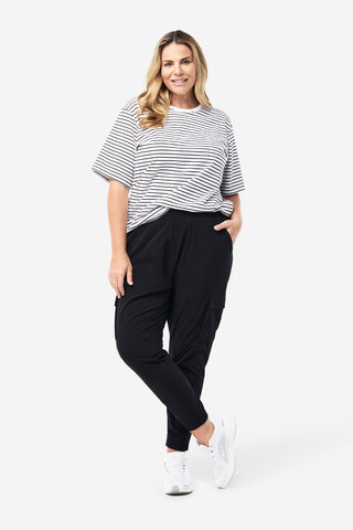Model wears an XL. She is a size 16 and 181cm tall. 