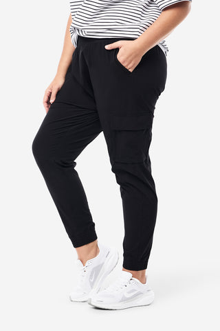 Model wears an XL. She is a size 16 and 181cm tall. 