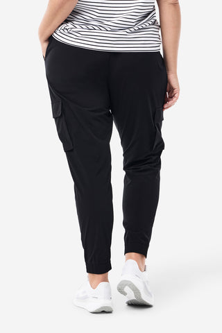 Model wears an XL. She is a size 16 and 181cm tall. 