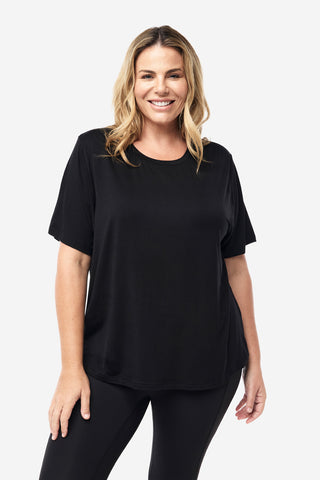 Model wears an XL. She is a size 16, wears a 16DD bra and 181cm tall. 