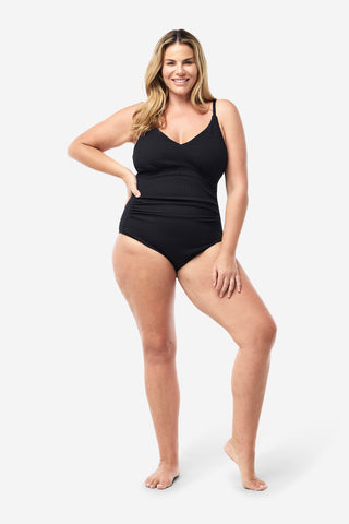 Model wears an XL. She is a size 16, wears a 16DD bra and 181cm tall. 