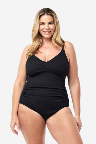 Model wears an XL. She is a size 16, wears a 16DD bra and 181cm tall. 