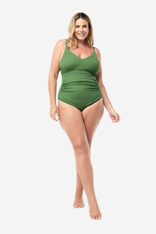 Model wears an XL. She is a size 16, wears a 16DD bra and 181cm tall. 