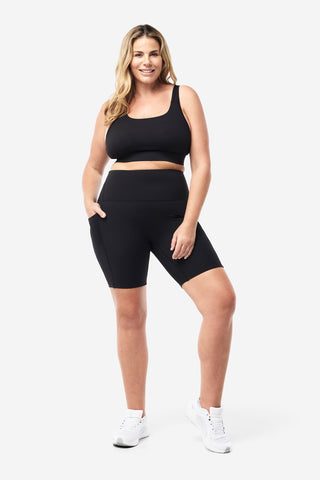 Model wears an XL. She is a size 16 and 181cm tall. 