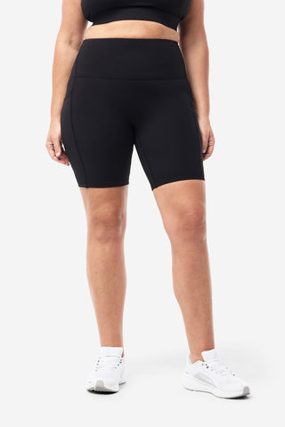Model wears an XL. She is a size 16 and 181cm tall. 