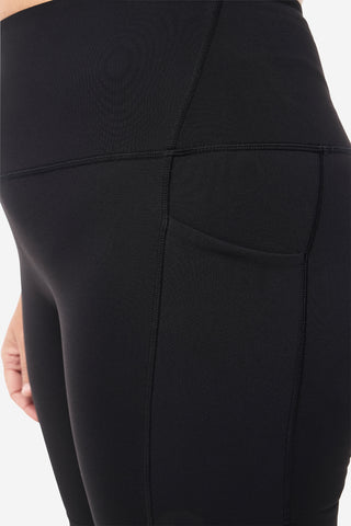 Model wears an XL. She is a size 16 and 181cm tall. 