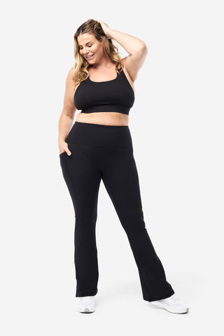 Model wears an XL. She is a size 16, wears a 16DD bra and 181cm tall. 
