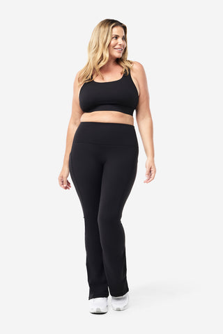 Model wears an XL. She is a size 16, wears a 16DD bra and 181cm tall. 