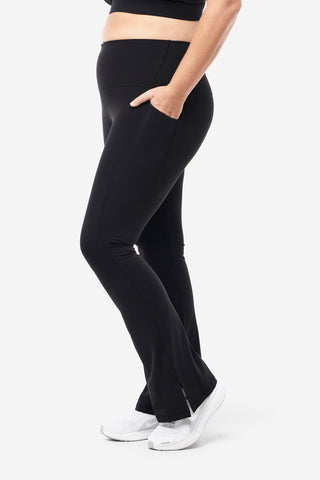 Model wears an XL. She is a size 16, wears a 16DD bra and 181cm tall. 