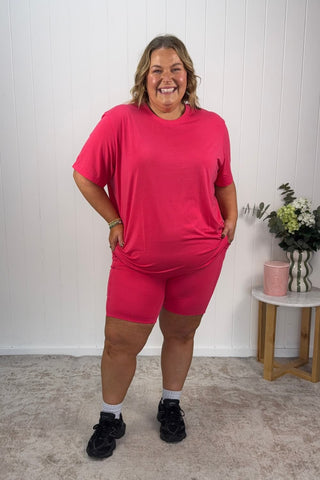 Melissa wears a 2XL