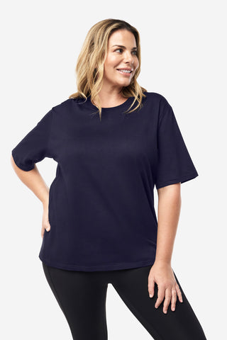 Model wears an XL. She is a size 16 and 181cm tall. 