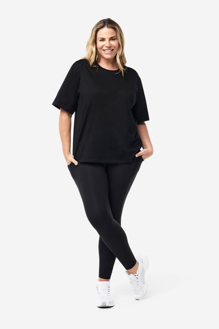 Model wears an XL. She is a size 16, wears a 16DD bra and 181cm tall. 