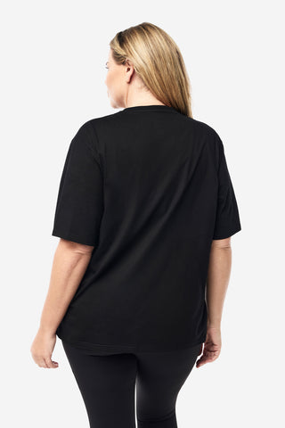 Model wears an XL. She is a size 16, wears a 16DD bra and 181cm tall. 
