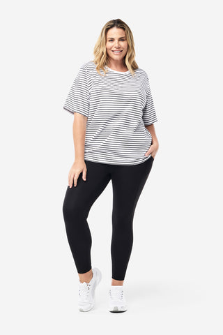 Model wears an XL. She is a size 16, wears a 16DD bra and 181cm tall. 