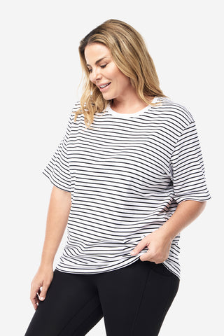 Model wears an XL. She is a size 16, wears a 16DD bra and 181cm tall. 