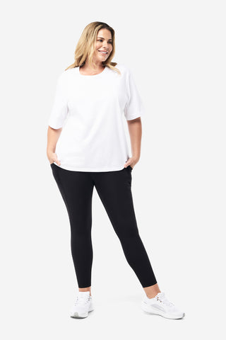 Model wears an XL. She is a size 16, wears a 16DD bra and 181cm tall. 