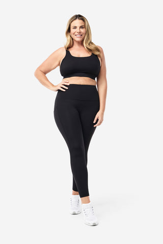Model wears an XL. She is a size 16, wears a 16DD bra and 181cm tall. 