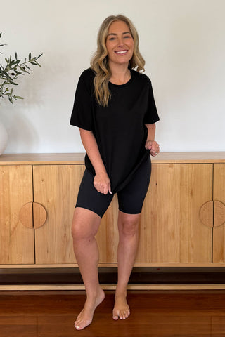 Nicole Doherty @mumma_to_glamma wears a M