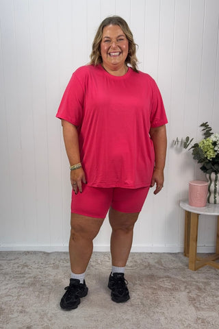 Melissa wears a 3XL