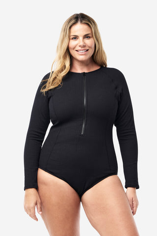 Model wears an XL. She is a size 16, wears a 16DD bra and 181cm tall. 
