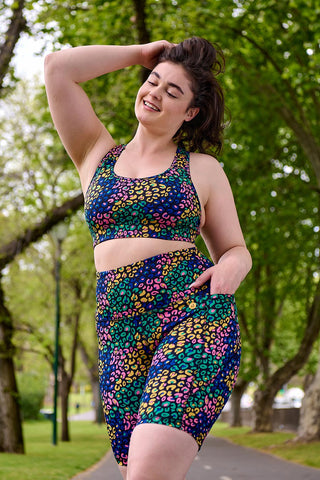 Model wears a L. She is a size 16 and 172cm tall.
