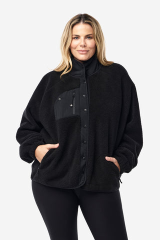 Model wears an XL. She is a size 16 and 181cm tall. 