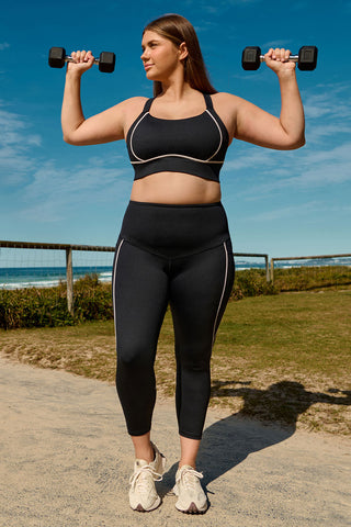Model wears an XL. She is a size 16 and 175cm tall.
