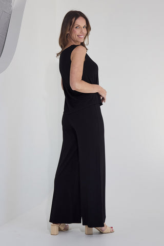 Model wears a S. She is a size 10 and is 170cm tall
