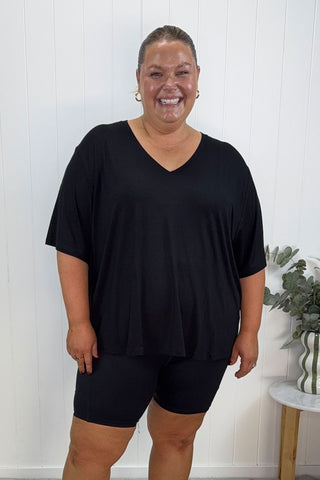 Melissa wears a size 3XL