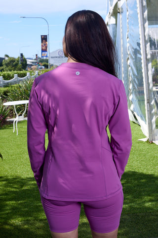 Simone wears a size S