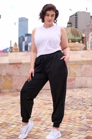 Model wears an XL. She is a size 16 and 180cm tall
