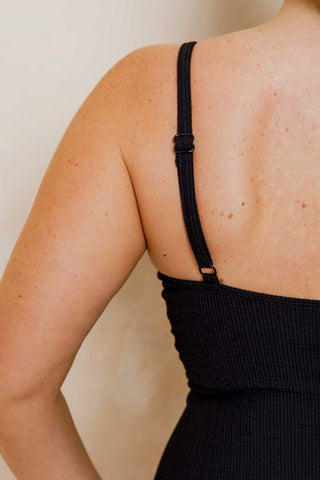 Model wears a size M. She is size 12 and 172cm tall.