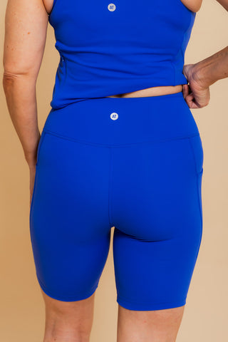 Model wears a S. She is a size 10/12 and is 170cm tall