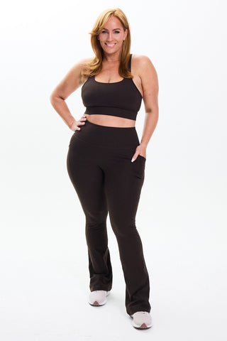 Model wears a size L. She is a size 14 and is 172cm tall.
