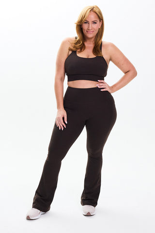 Model wears a size L. She is a size 14 and is 172cm tall.
