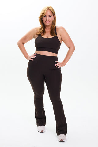 Model wears a size L. She is a size 14 and is 172cm tall.