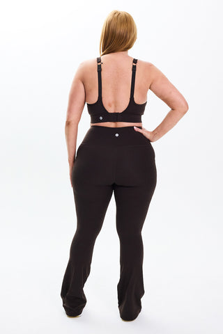 Model wears a size L. She is a size 14 and is 172cm tall.