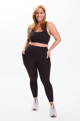 Model wears a size L. She is a size 14 and is 172cm tall.