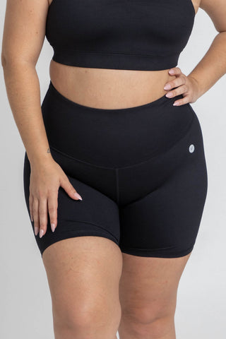Model wears a L. She is size 14-16 and is 168cm tall.