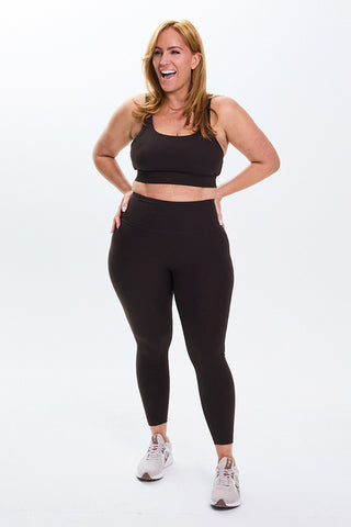 Model wears a size L. She is a size 14 and is 172cm tall.
